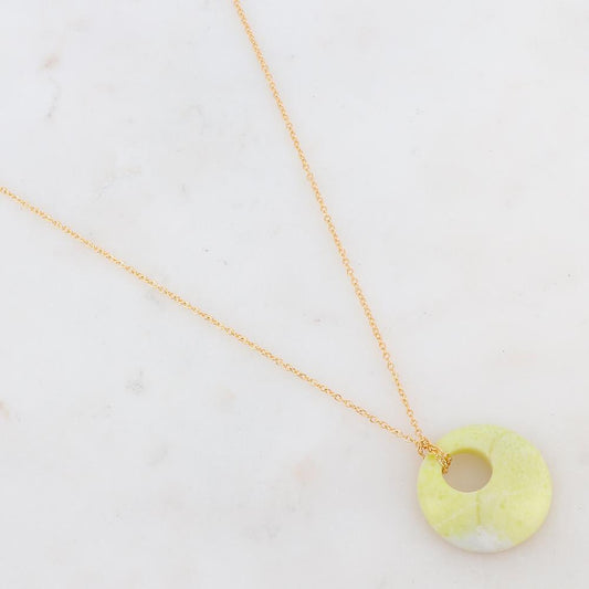 Collier doré avec un pendentif en pierre agate jaune 47+5 cm