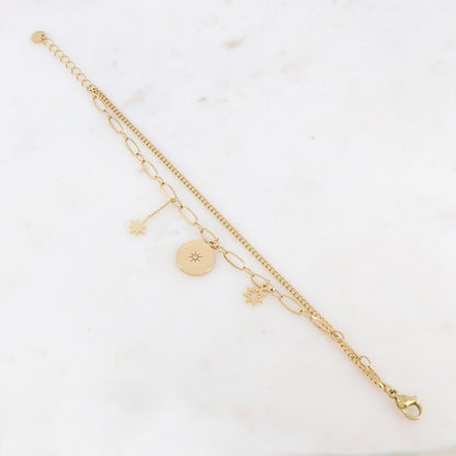 Bracelet en jeu de mailles 2 rangs avec pampilles étoiles, pièce ronde, étoile et strass