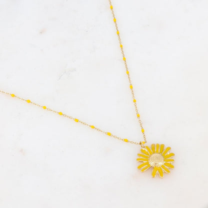 Collier doré avec des petites pièces et une fleur de marguerite émaillées jaunes 40+5 cm