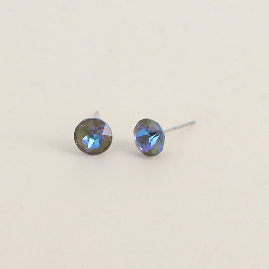 Boucles puces argentées – Ornées de cristaux de Swarovski® SS39 - Dimensions de la boucle : 8x8 mm - Army green delite