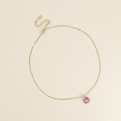 Collier orné de cristaux de Swarovski®. - Longueur de chaîne : 38+7 cm - Dimensions du cristal : 10 x 10 mm - Iris