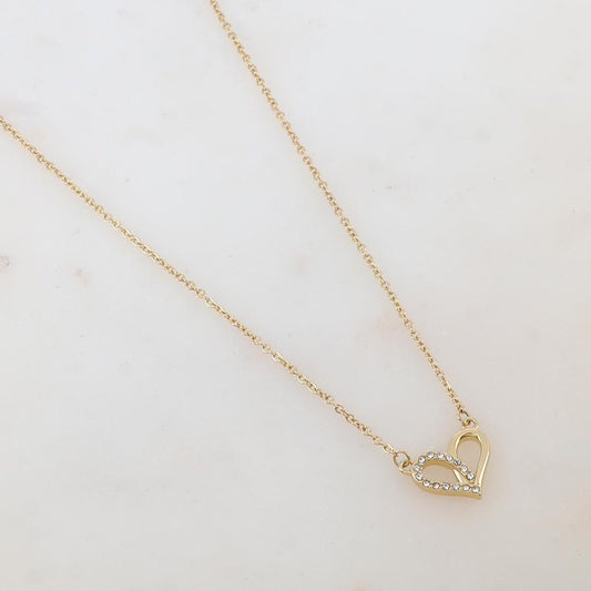 Colllier avec pendentif coeur et strass

IKS0186N0680X(40+5CM)

6,80 €