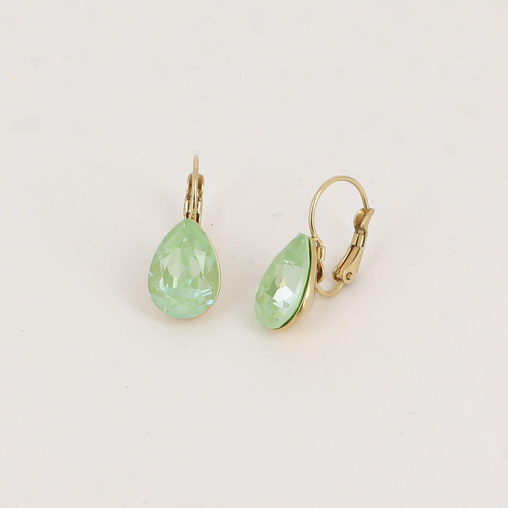 Boucles dormeuses ornées de cristaux de Swarovski® - Dimensions de la boucle : 10 x 23mm - Dimensions du cristal : 10 x 13mm - Paradise green lux