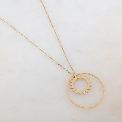 Collier avec un pendentif anneau et soleil (55+5CM)