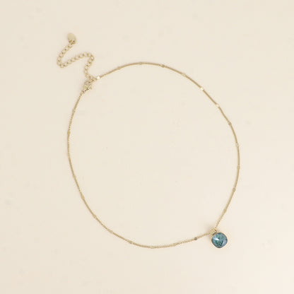 Collier orné de cristaux de Swarovski®. - Longueur de chaîne : 38+7 cm - Dimensions du cristal : 10 x 10 mm - Pine green ignite