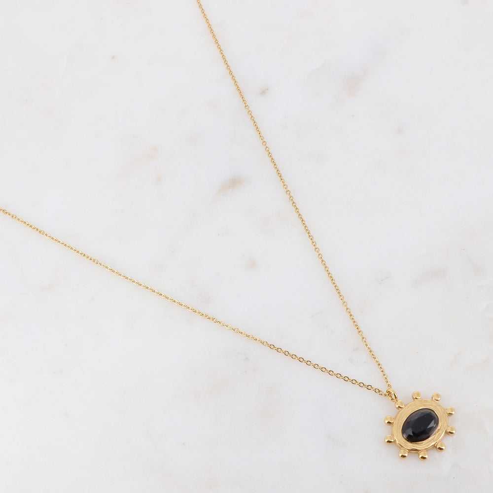Collier doré avec une pierre onyx 38+7 cm