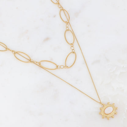 Collier 2 rangs doré avec jeu de mailles et pendant embelli de pierre jade blanche 38/42+7 cm