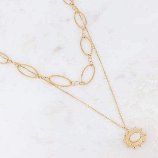 Collier 2 rangs doré avec jeu de mailles et pendant embelli de pierre jade blanche 38/42+7 cm