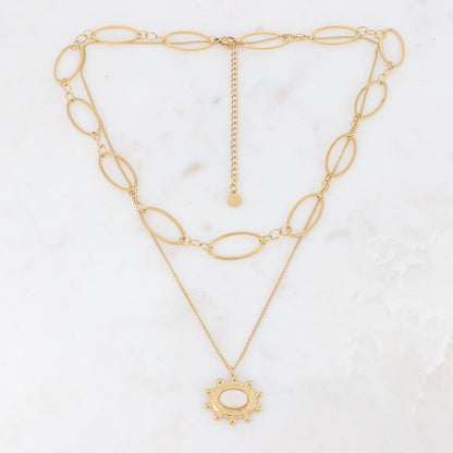 Collier 2 rangs doré avec jeu de mailles et pendant embelli de pierre jade blanche 38/42+7 cm
