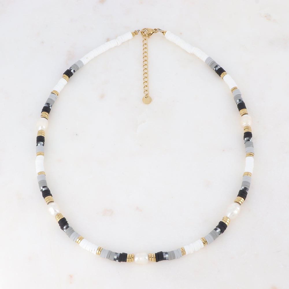 Collier surf doré avec des perles Heishi roses et noires et des perles d'eau douce 38+5 cm