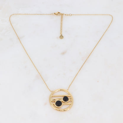 Collier doré avec un pendentif rond ajouré et serti de deux pierres en onyx 38+5 cm
