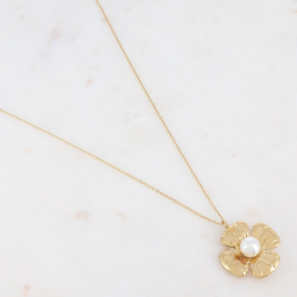 Collier doré avec un pendentif fleur embelli d'une perle d'eau douce 38+5 cm