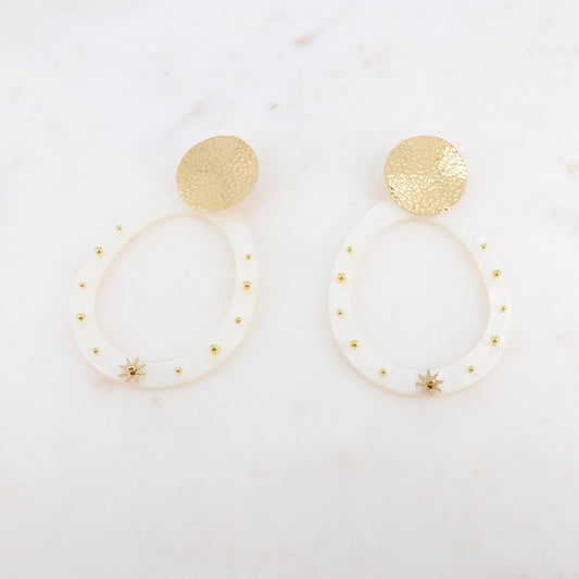 B.O à puce avec pièce ronde effet martelé, anneau ovale en acétate, étoile et petites billes
