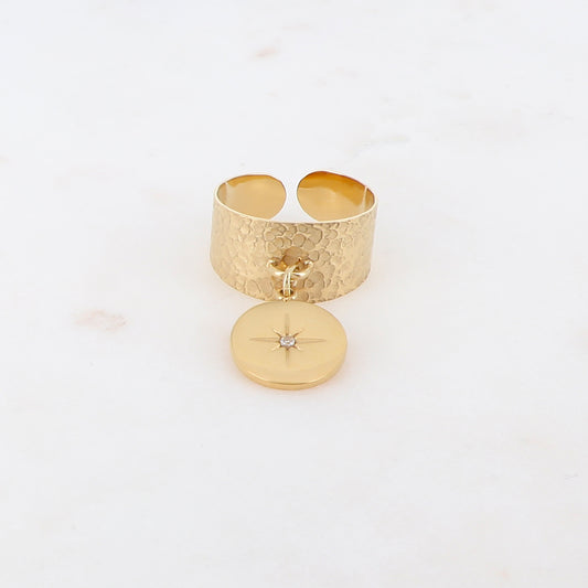 Bague effet martelé, pampille, étoile et strass