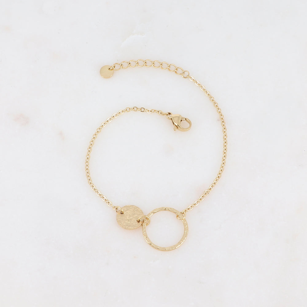 Bracelet avec pièce ronde et anneau, effet martelé