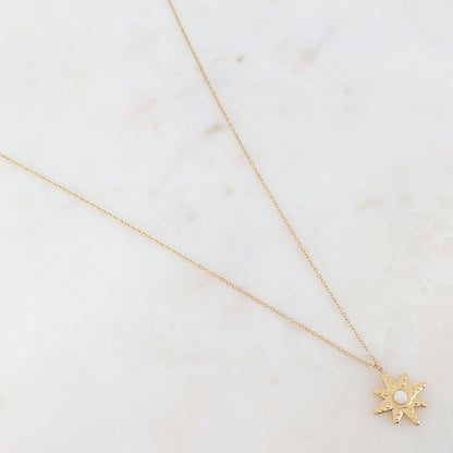 Collier avec un pendentif étoile et une pierre jade blanche 36+7 cm