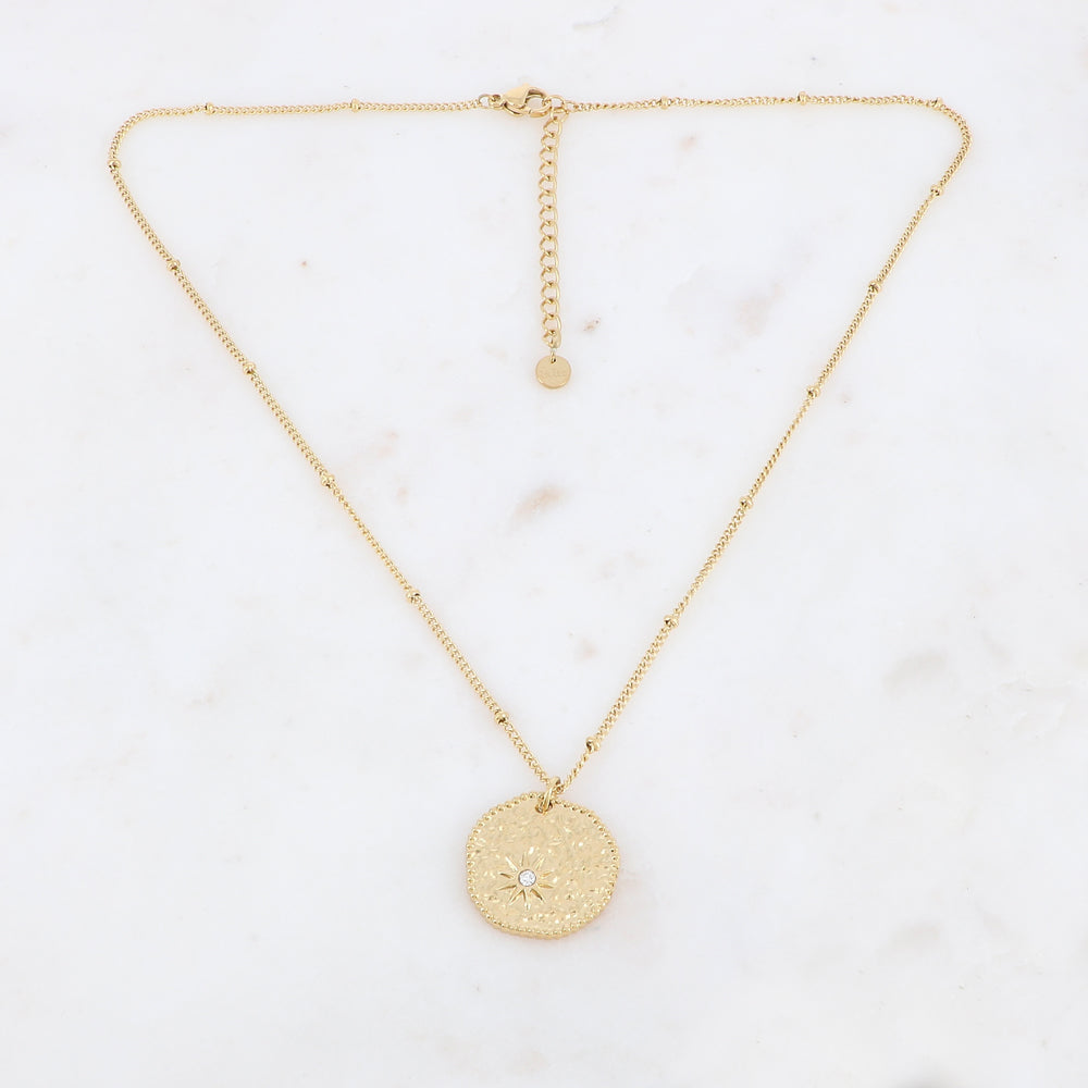 Collier doré composé d'un pendentif rond martelé, d'une étoile et d'un strass blanc 40+5 cm