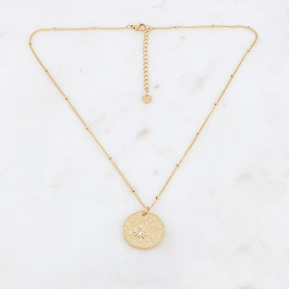 Collier doré composé d'un pendentif rond martelé, d'une étoile et d'un strass blanc 40+5 cm