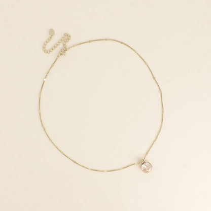 Collier orné de cristaux de Swarovski®. - Longueur de chaîne : 38+7 cm - Dimensions du cristal : 10 x 10 mm - Golden shadow