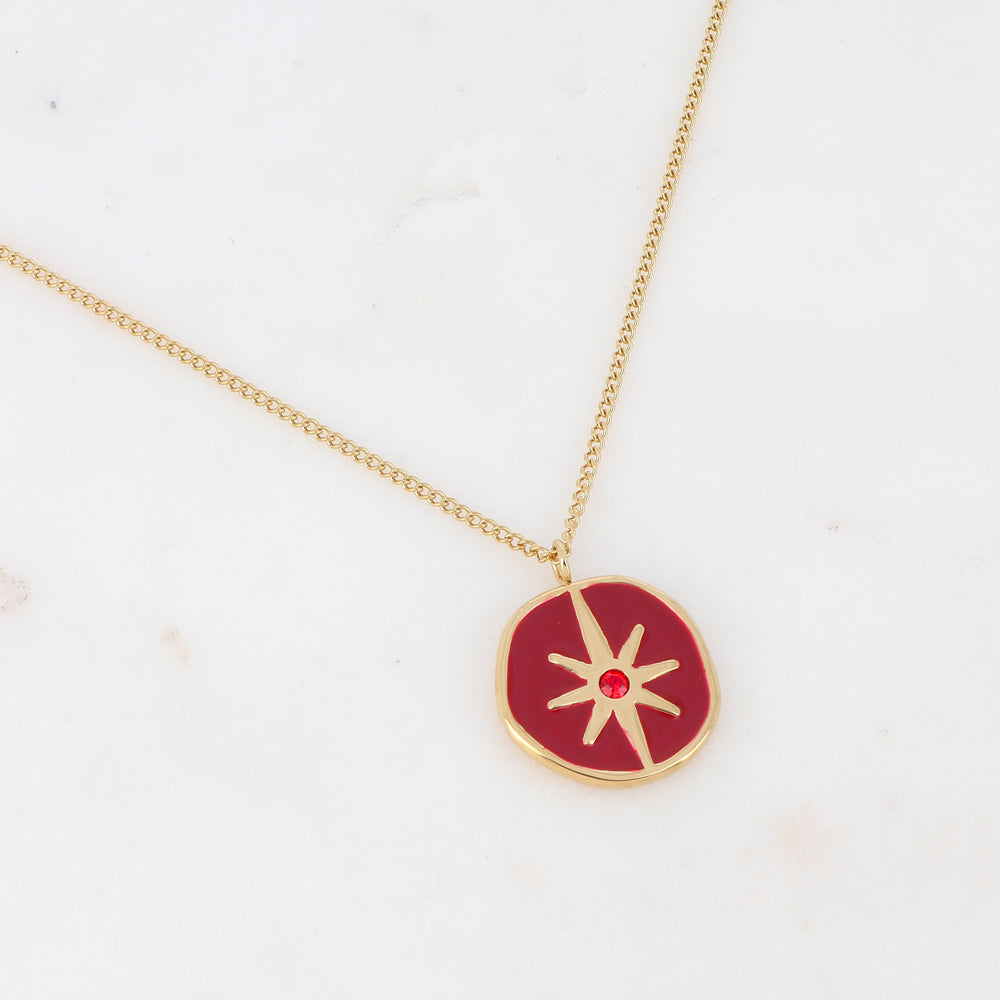 Collier sur chaîne doré composé d'un pendentif étoile émaillé rouge serti d'un strass rouge 38+8 cm