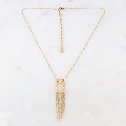 Collier doré composé d'un pendentif en forme géométrique et de chaînes 40+7 cm
