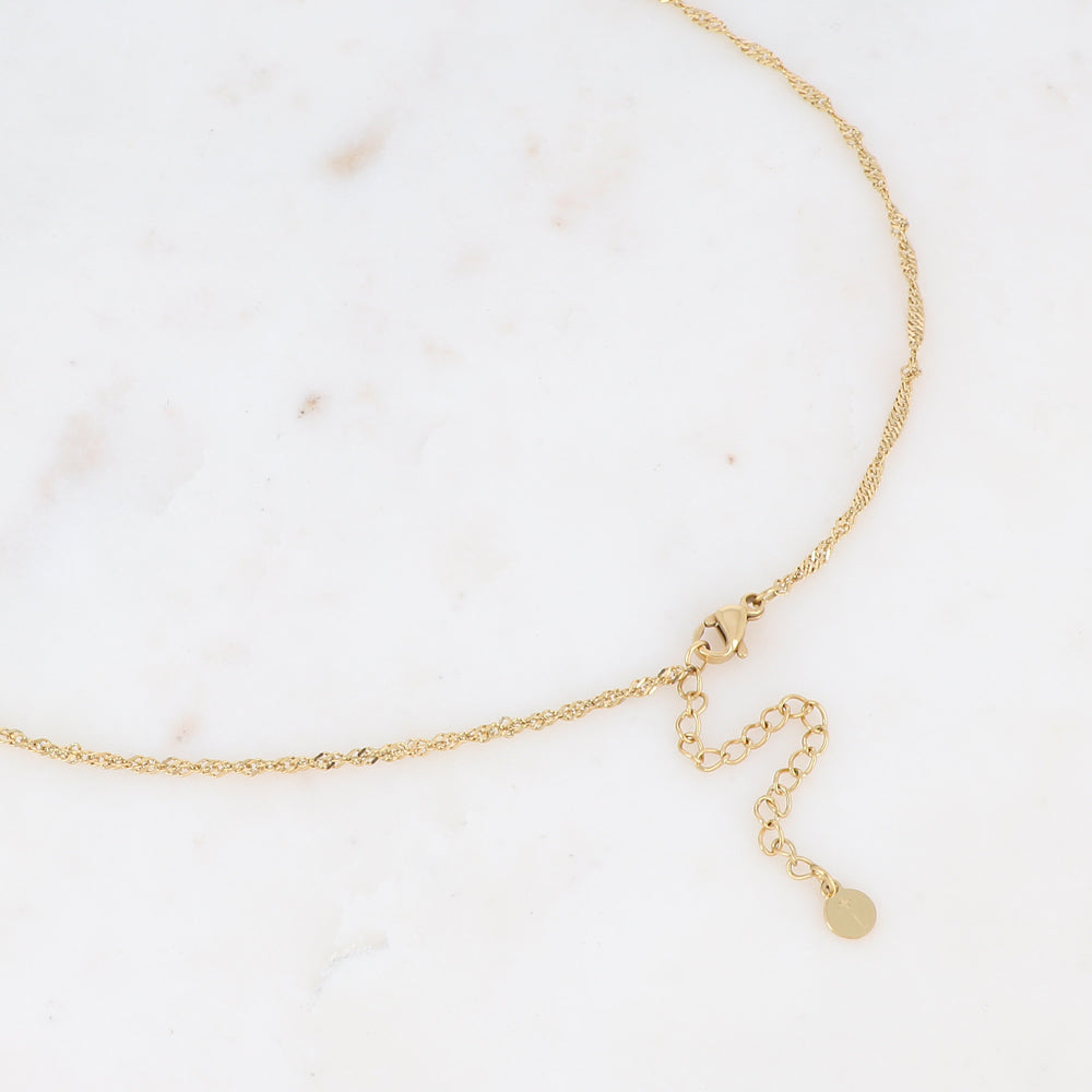 Collier sur chaîne doré composé d'une pièce rectangulaire motif serpent ornée de strass blancs 40+5 cm
