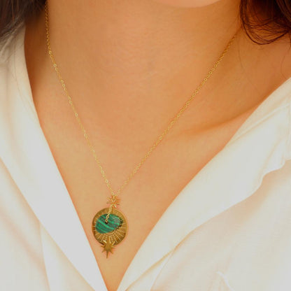Collier sur chaîne composé d'une pampille et d'une pierre naturelle malachite 40+5 cm