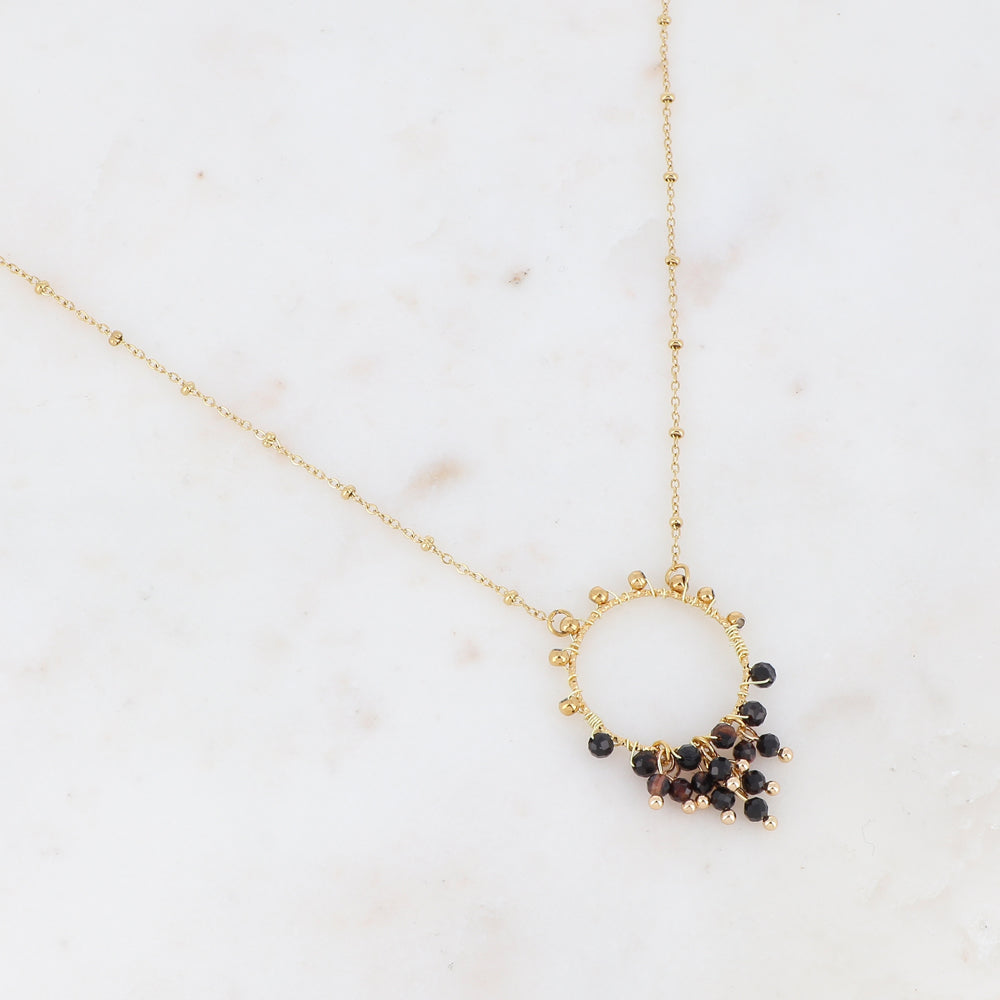 Collier composé d'un anneau doré et de perles en pierres naturelles agate noire 40+5 cm