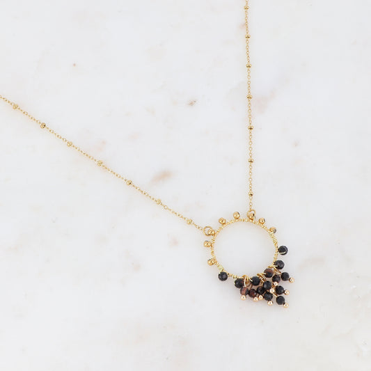 Collier composé d'un anneau doré et de perles en pierres naturelles agate noire 40+5 cm