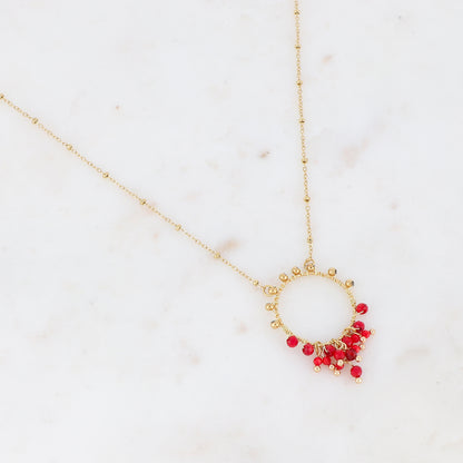 Collier composé d'un anneau doré et de perles en pierres naturelles corail végétal teinté 40+5 cm