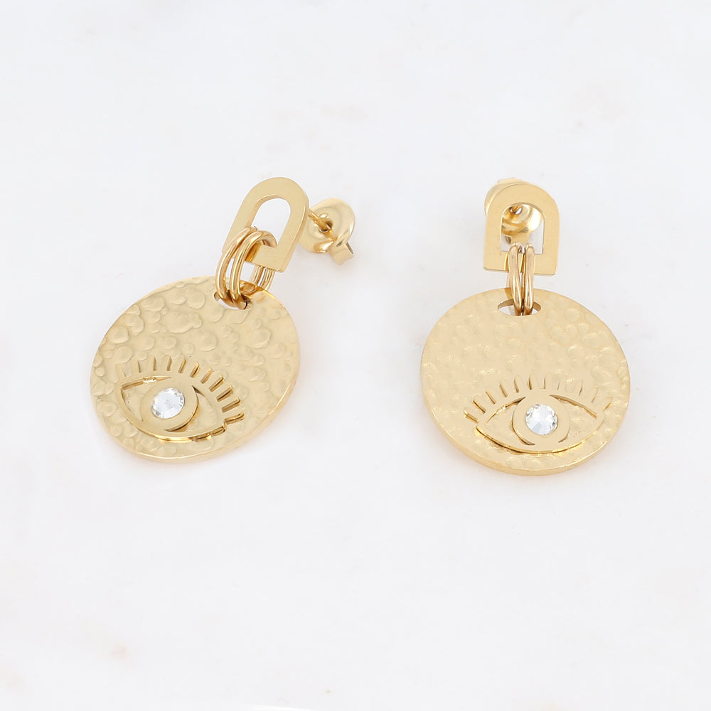 B.O à puce avec pièce ronde martelée, œil et strass 2 x 3 cm.
