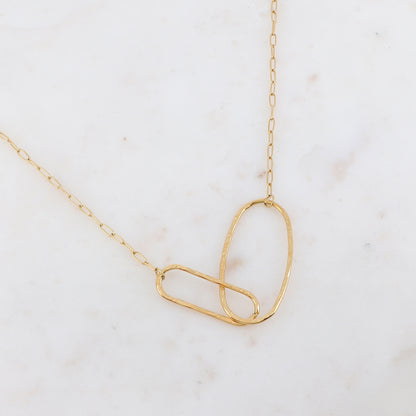 Collier doré avec anneaux effet martelé 40+5 cm