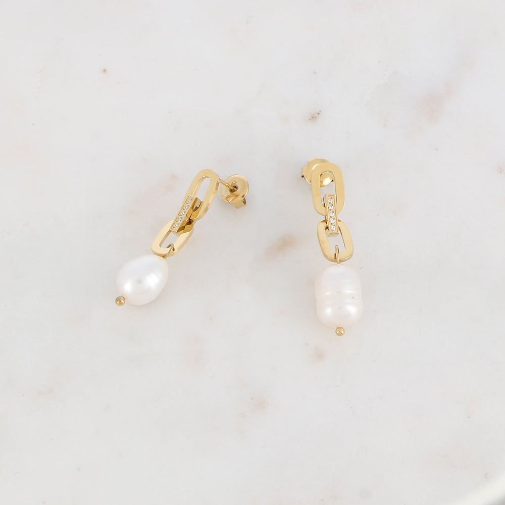 B.O à puce avec perles d'eau douce et strass 0,9 x 3,8cm.