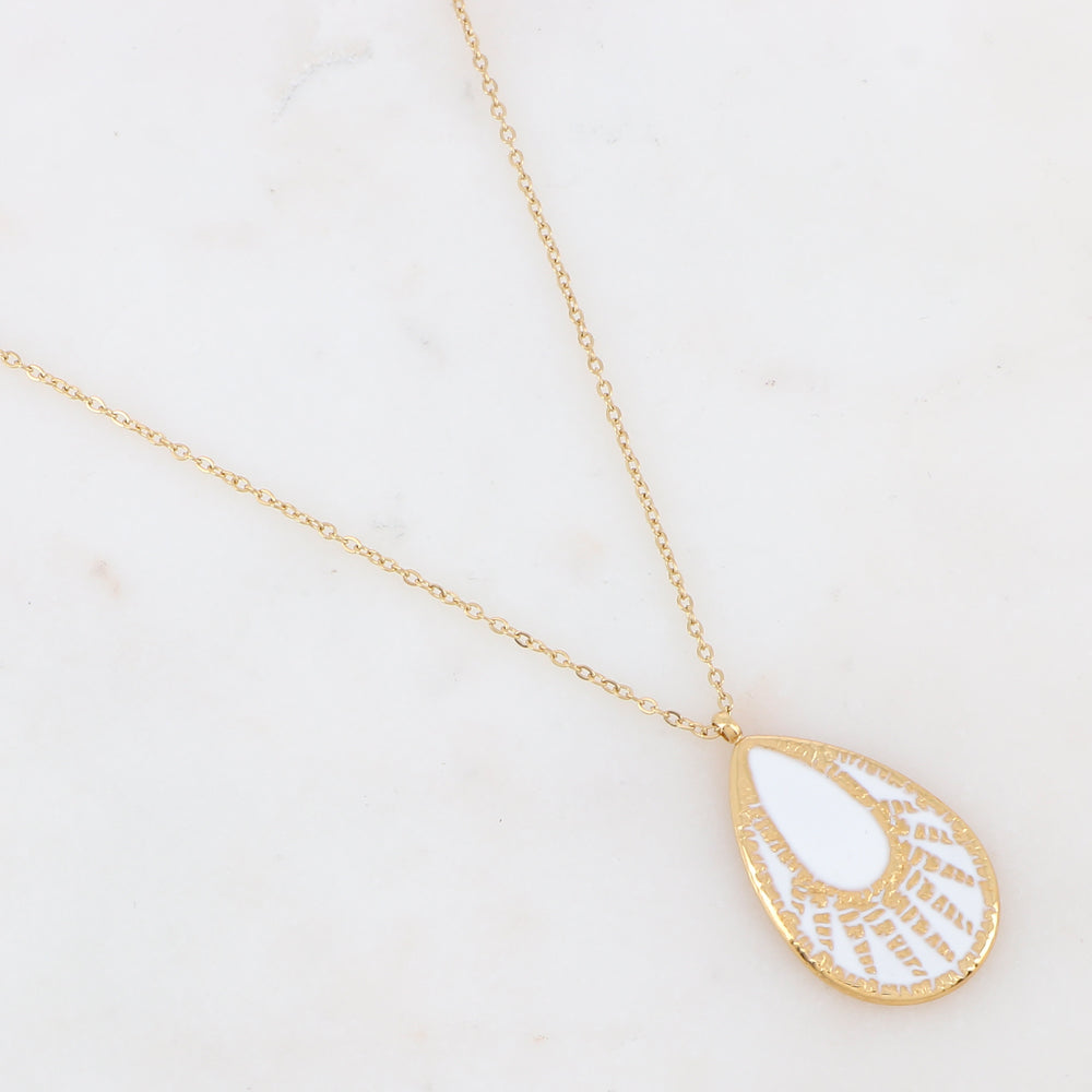 Collier doré avec une pièce en forme de goutte émaillée blanche 40+5 cm