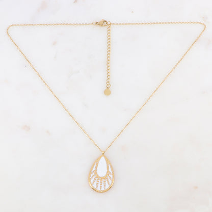 Collier doré avec une pièce en forme de goutte émaillée blanche 40+5 cm