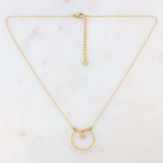 Collier doré composé de perles en pierre Agate blanche et d'une pampille avec une étoile ornée d'un strass blanc 42+5 cm