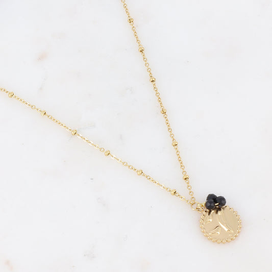 Collier doré avec 3 petites perles en pierre naturelle agate noire et pampille graphique 41+5 cm
