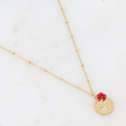Collier doré avec 3 petites perles en pierre naturelle Corail végétal teinté et pampille graphique 41+5 cm