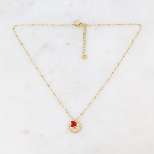 Collier doré avec 3 petites perles en pierre naturelle Corail végétal teinté et pampille graphique 41+5 cm