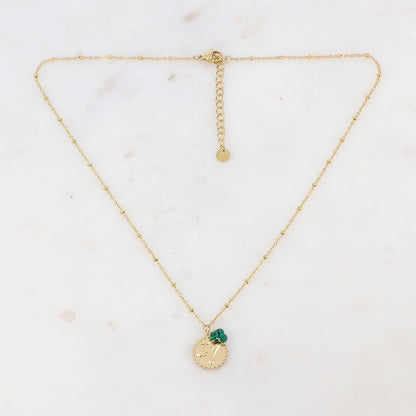 Collier doré avec 3 petites perles en pierre naturelle malachite et pampille graphique 41+5 cm
