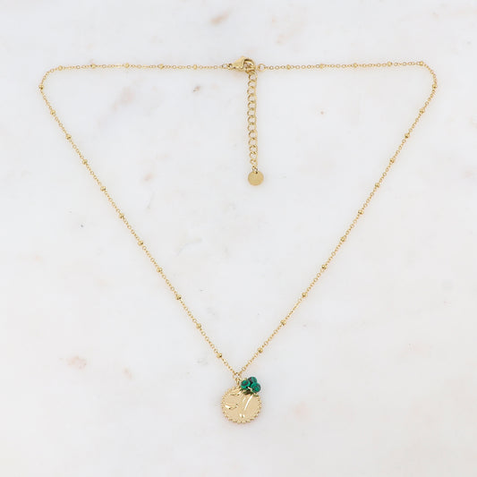 Collier doré avec 3 petites perles en pierre naturelle malachite et pampille graphique 41+5 cm