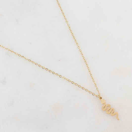 Collier doré avec une pampille en forme de serpent 41+5 cm