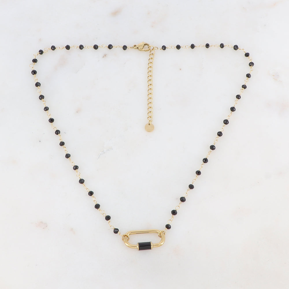 Collier doré avec perles en pâtes de verre noirs et un pendentif en anneau ovale embelli d'un email noir 39,5+5 cm