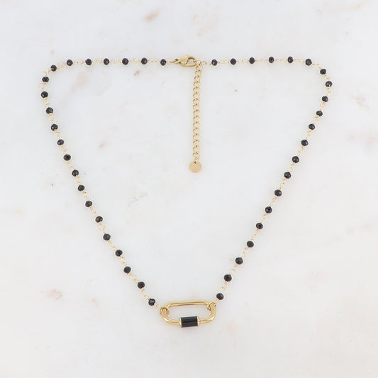 Collier doré avec perles en pâtes de verre noirs et un pendentif en anneau ovale embelli d'un email noir 39,5+5 cm