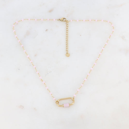 Collier doré avec perles en pâtes de verre roses et un pendentif en anneau ovale embelli d'un email rose 39,5+5 cm