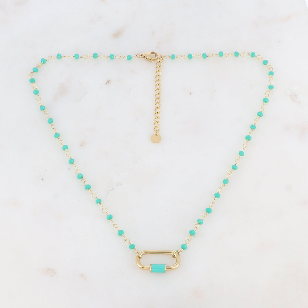 Collier doré avec perles en pâtes de verre turquoises et un pendentif en anneau ovale embelli d'un email turquoise 39,5+5 cm