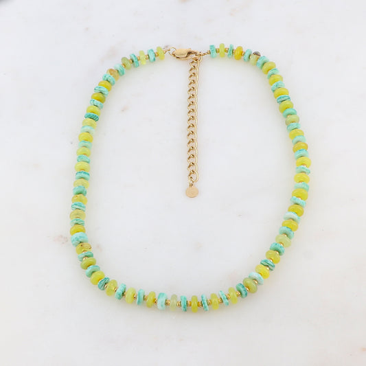 Collier doré embelli de pierres naturelles et coquillages verts 36+7 cm