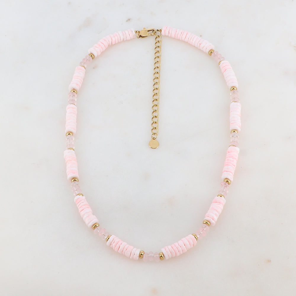 Collier doré embelli de pierres naturelles et de coquillages roses 36+7 cm