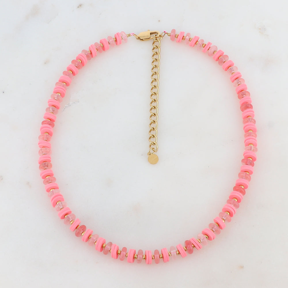 Collier doré avec des perles en pierre rose et des perles heishi roses 36+7 cm