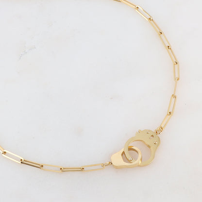 Collier doré avec deux pièces en forme menotte 38+7 cm